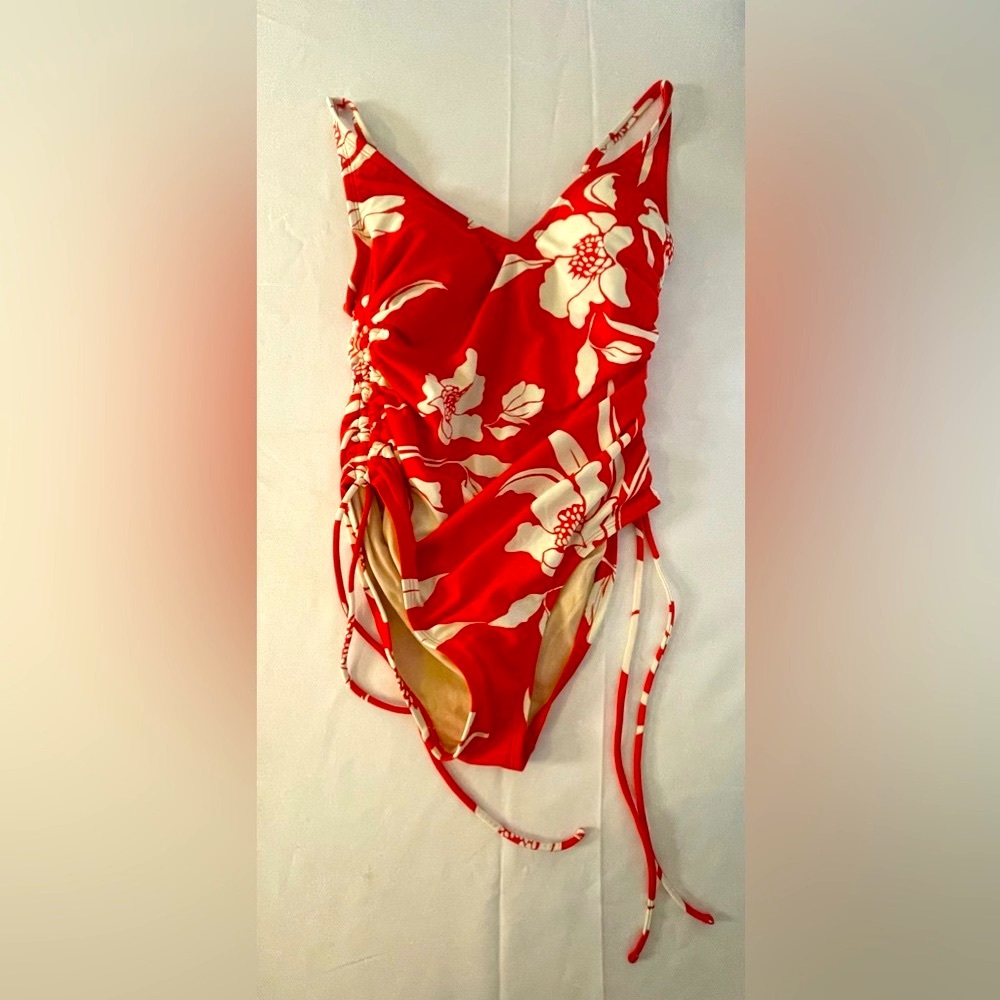 Kona Sol Coral Floral one piece ruched sides swimsuit Medium